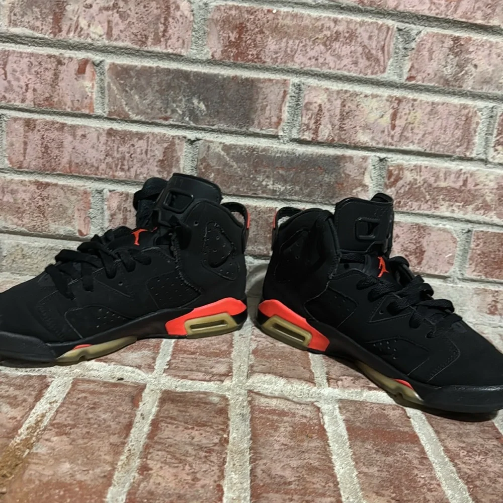 Kids Jordan 6 retro “infrared” size 5.5y - Picture 10 of 11